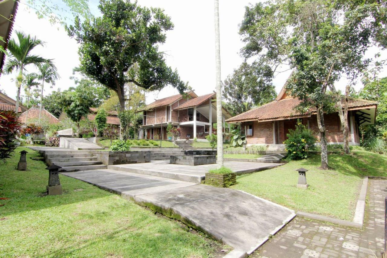 Disaster Oasis Hotel Kaliurang Exterior foto