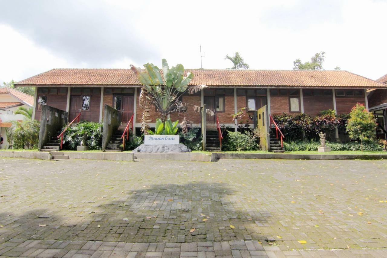 Disaster Oasis Hotel Kaliurang Exterior foto
