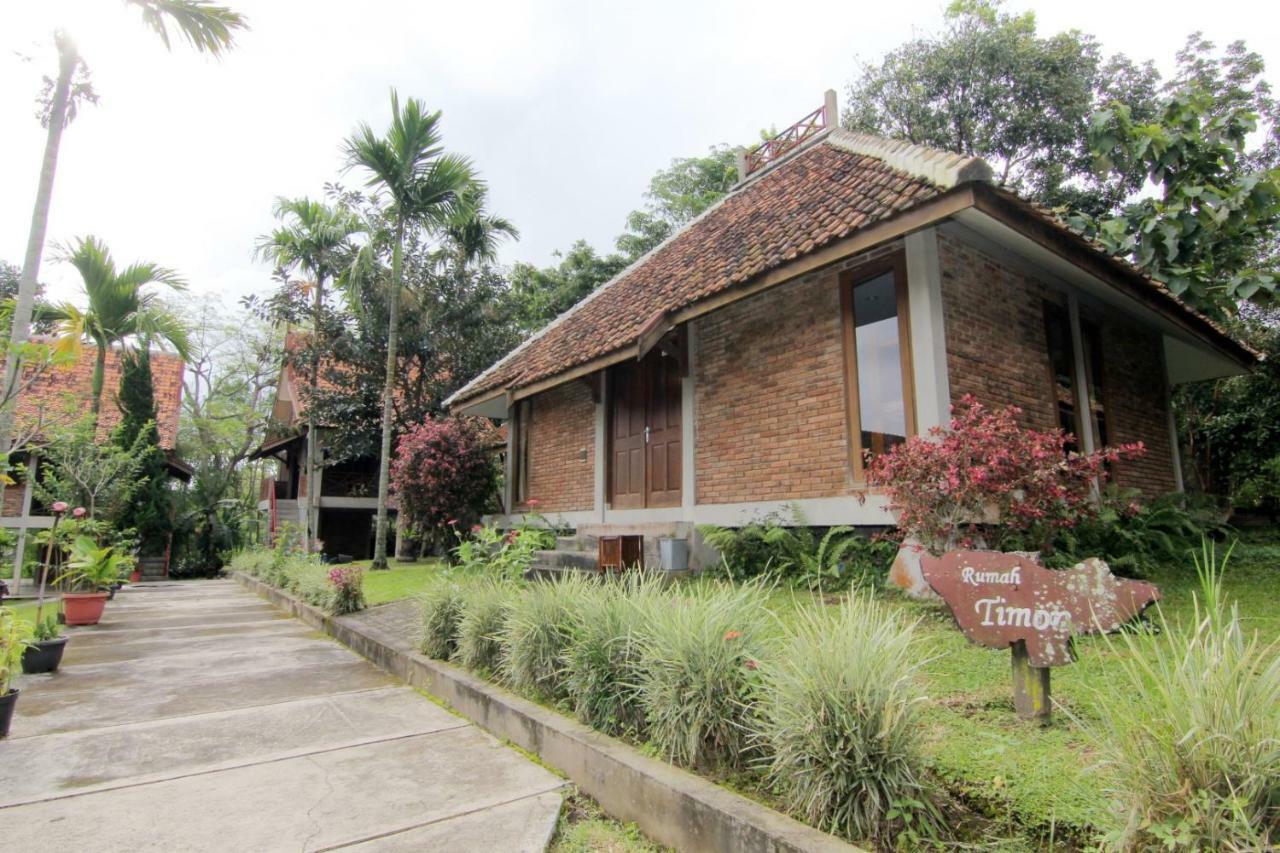 Disaster Oasis Hotel Kaliurang Exterior foto