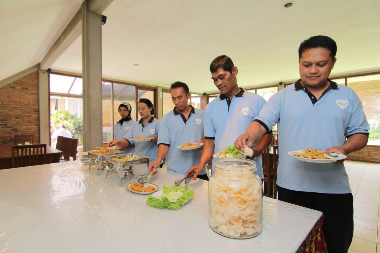 Disaster Oasis Hotel Kaliurang Exterior foto